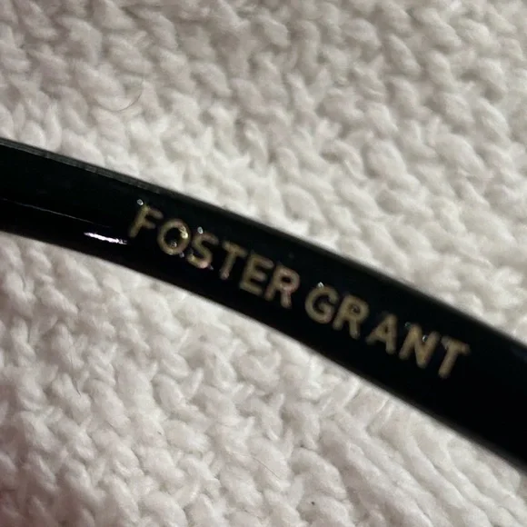 Foster Grant Black Sunglasses with Purple Tint - Picture 7 of 8